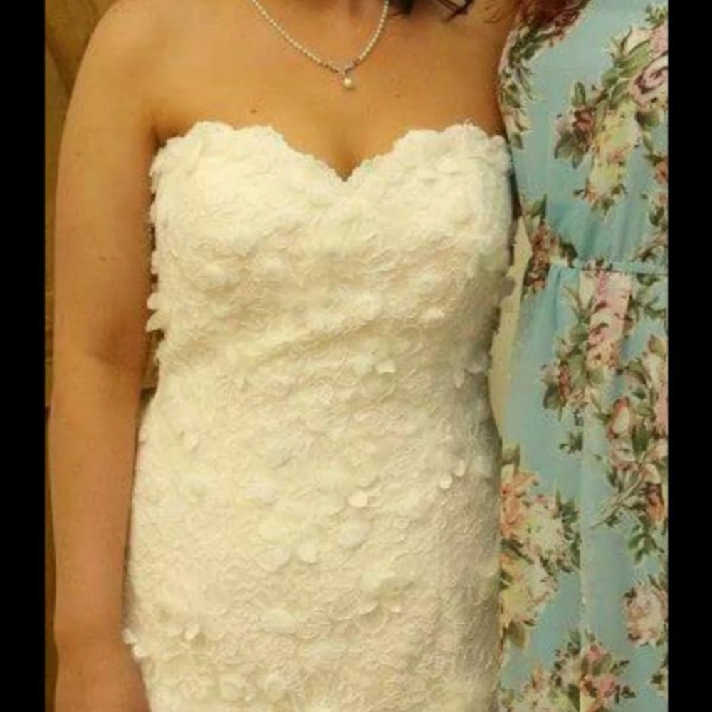 Wedding dress - Picture 1 of 2